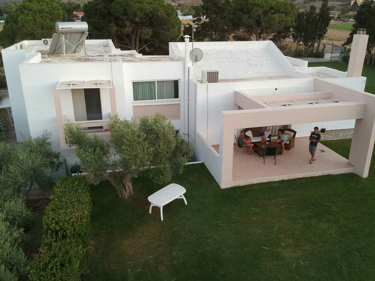 Villa Leonidas Мастрихари Екстериор снимка