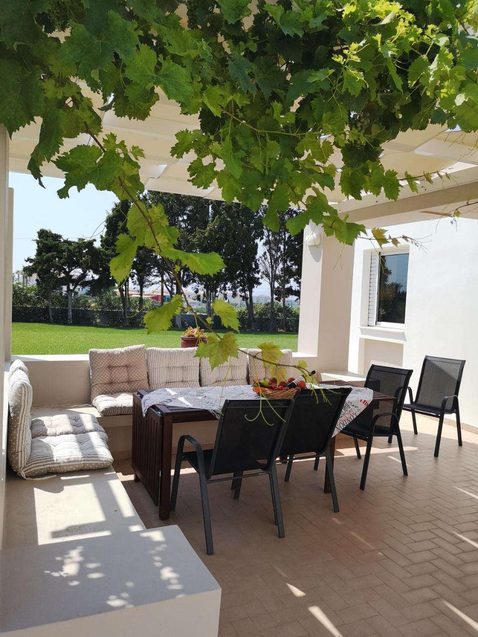 Villa Leonidas Мастрихари Екстериор снимка
